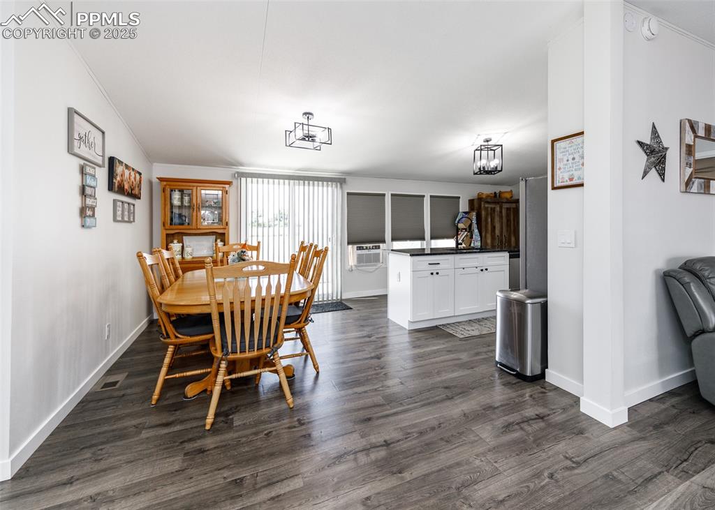 Image 8 of 48: Dining Area