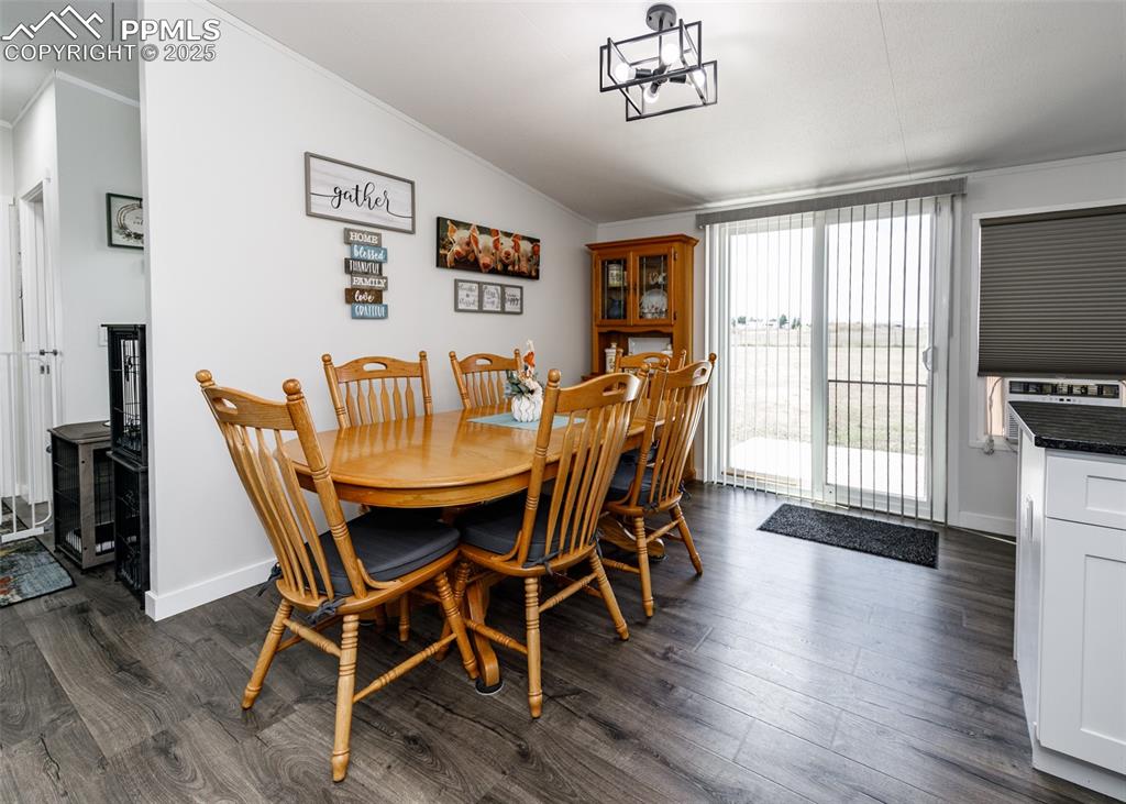 Image 9 of 48: Dining Area