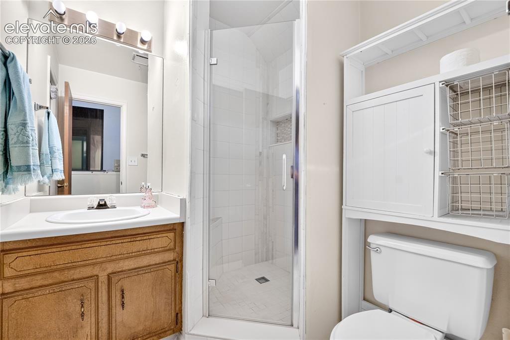 Image 10 of 32: Bathroom