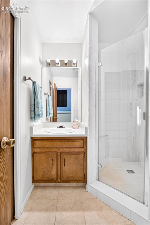 Image 16 of 32: Bathroom