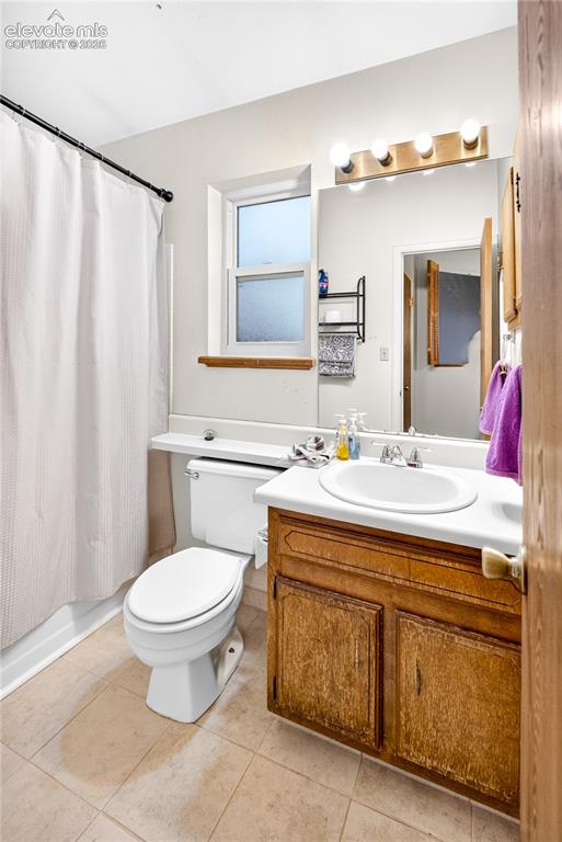 Image 17 of 32: Bathroom