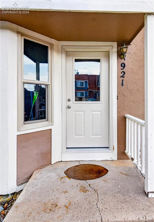 Image 19 of 32: Entry