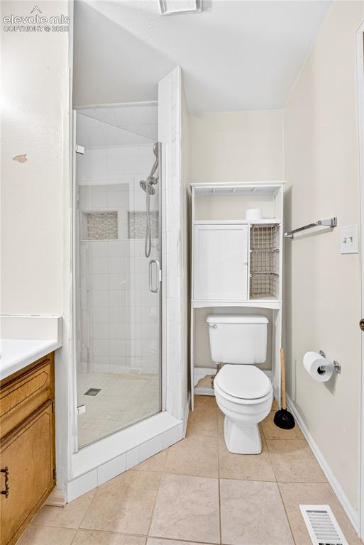 Image 3 of 32: Bathroom