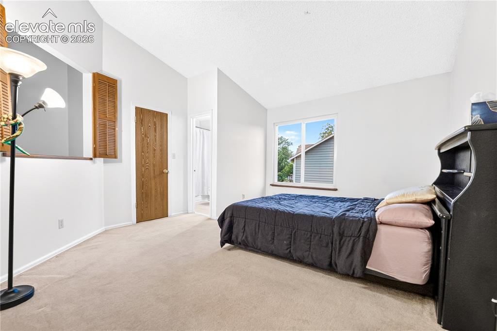 Image 5 of 32: Bedroom