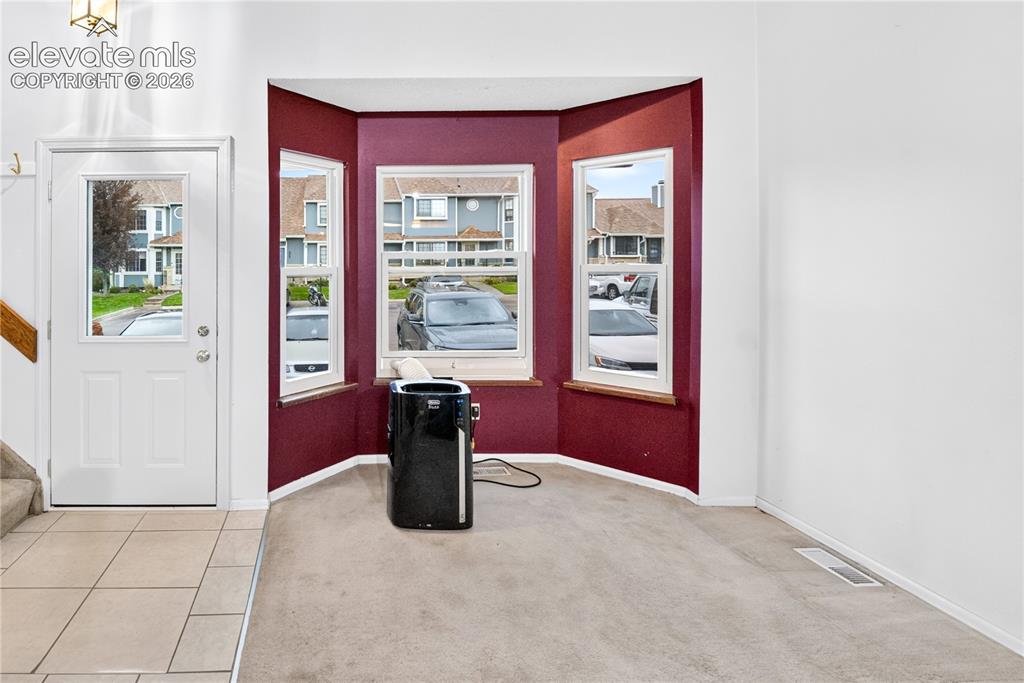 Image 8 of 32: Entry