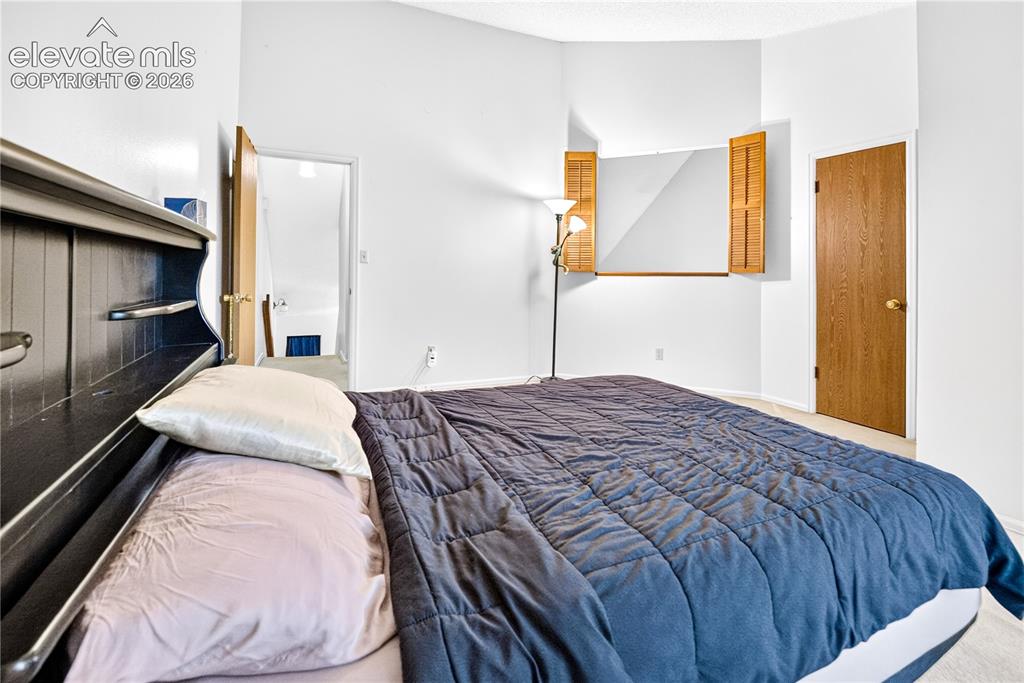 Image 9 of 32: Bedroom