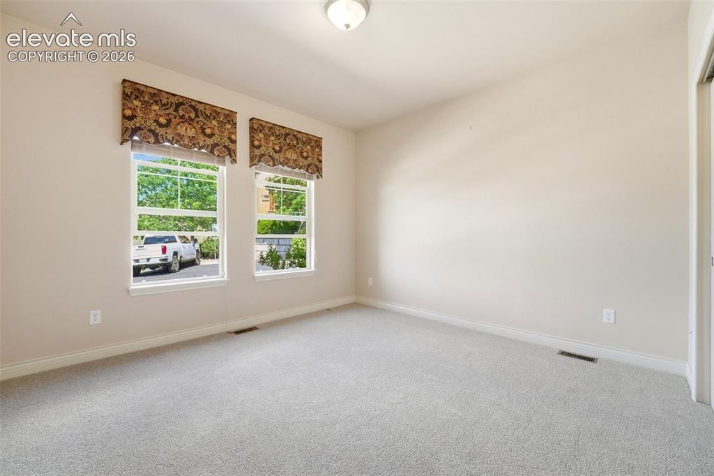 Image 16 of 35: Front office / Bedroom
