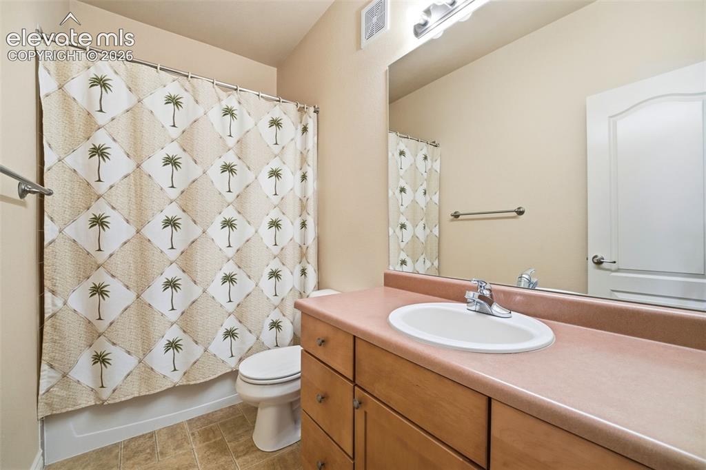 Image 18 of 35: Bathroom