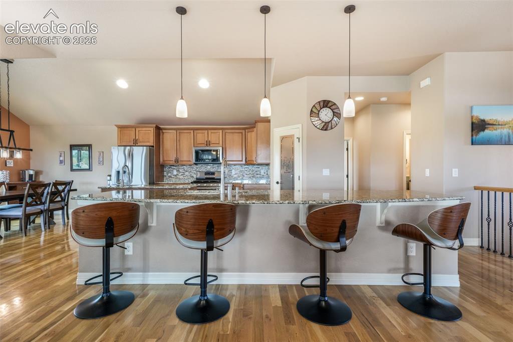 Image 18 of 50: Kitchen