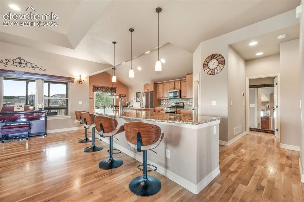 Image 19 of 50: Kitchen