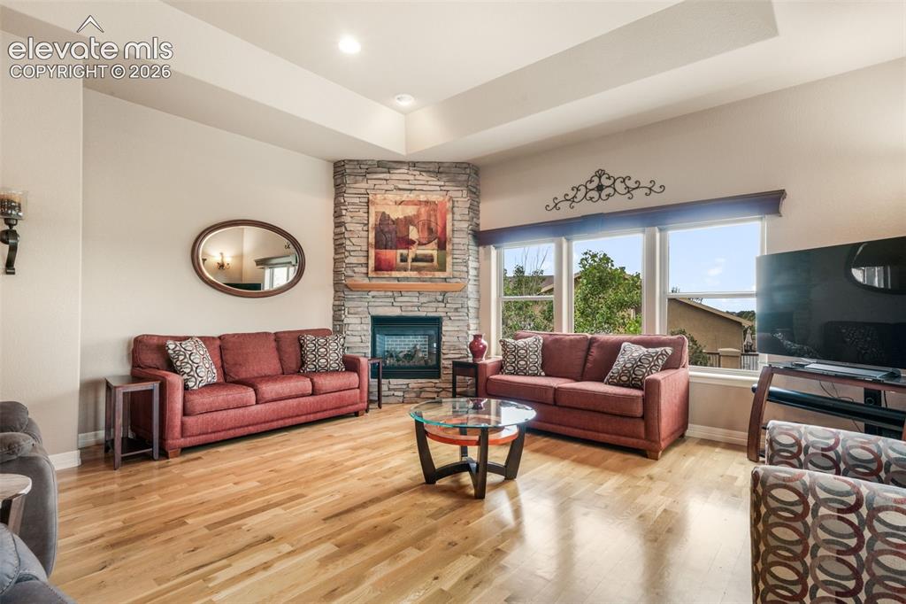 Image 9 of 50: Living Room