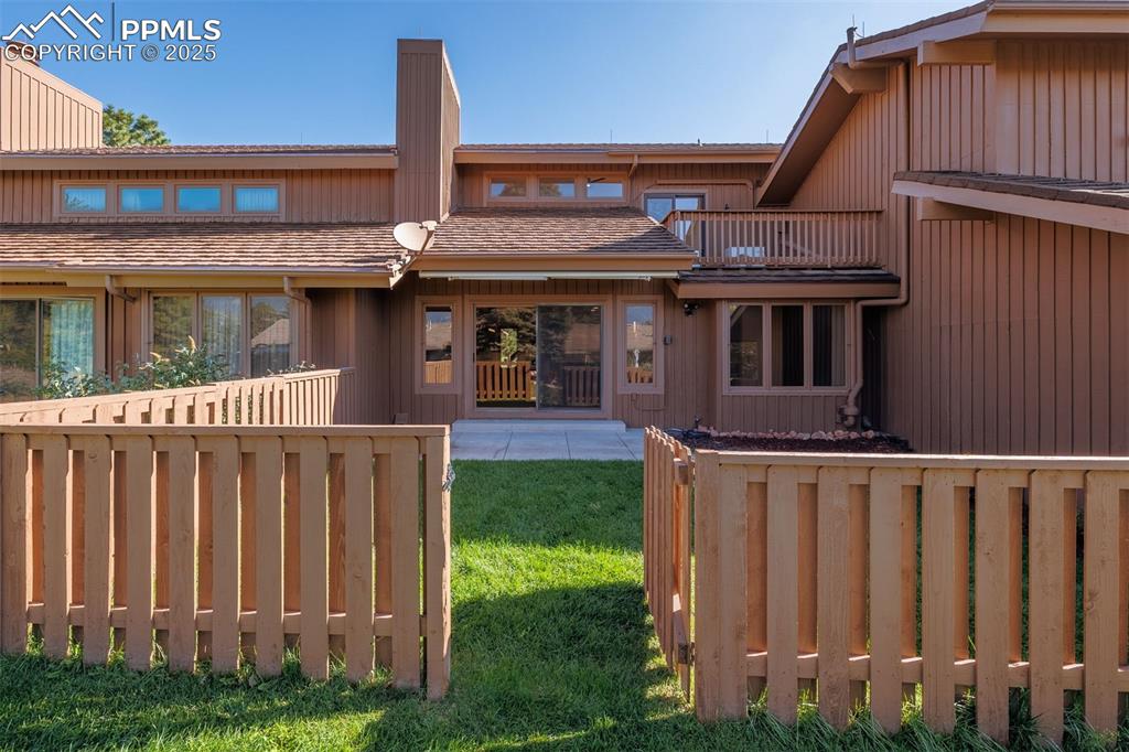 Image 13 of 27: Back of Structure