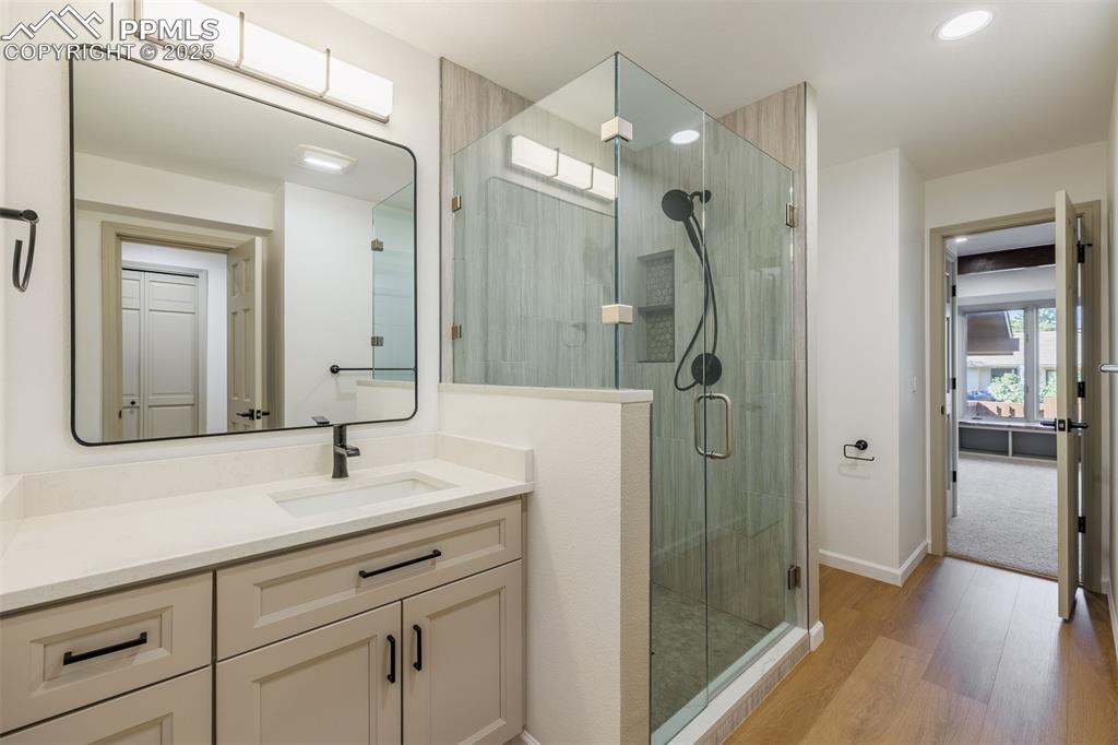 Image 16 of 27: Bathroom