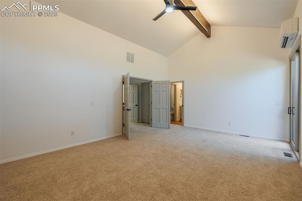 Image 19 of 27: Bedroom