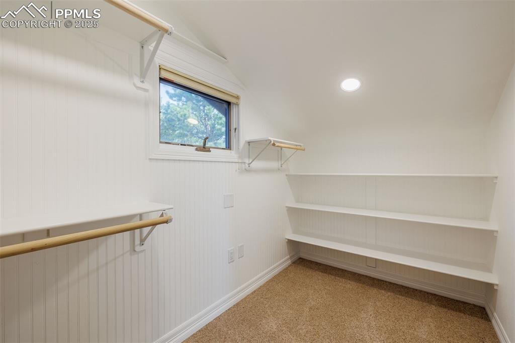 Image 25 of 27: Closet