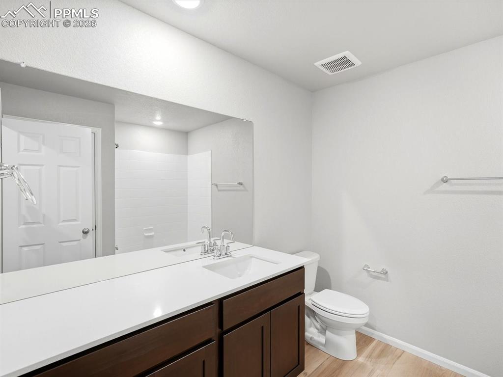Image 29 of 34: Bathroom