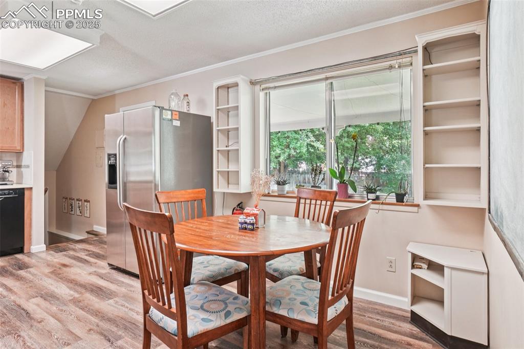 Image 11 of 49: Additional view of the dining area