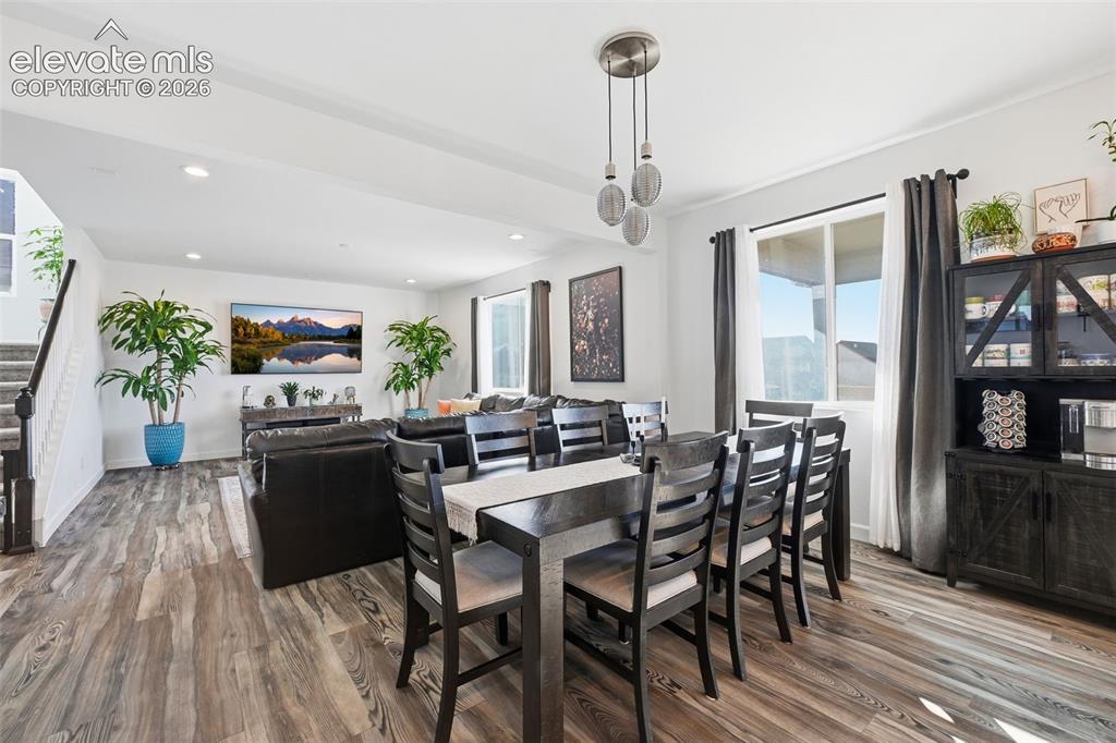 Image 17 of 50: Dining Area