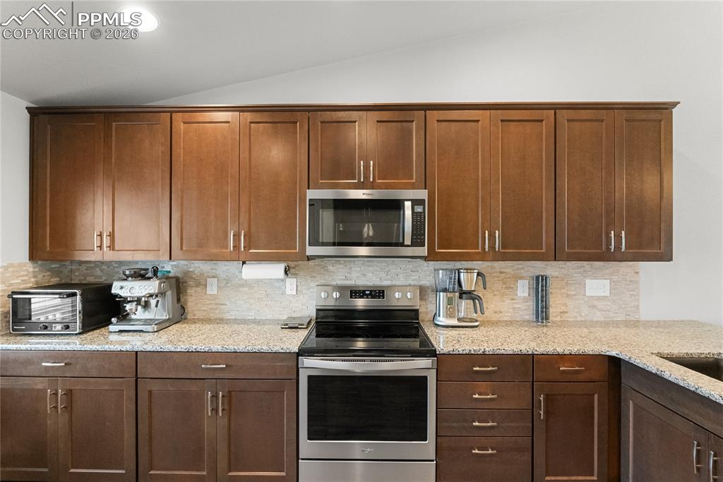 Image 10 of 33: Kitchen