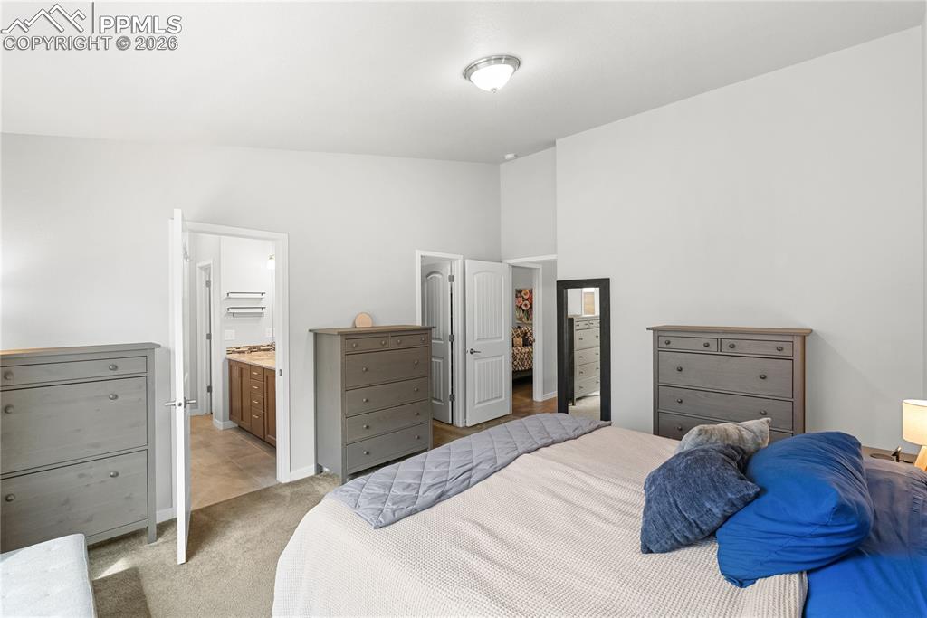 Image 18 of 33: Bedroom