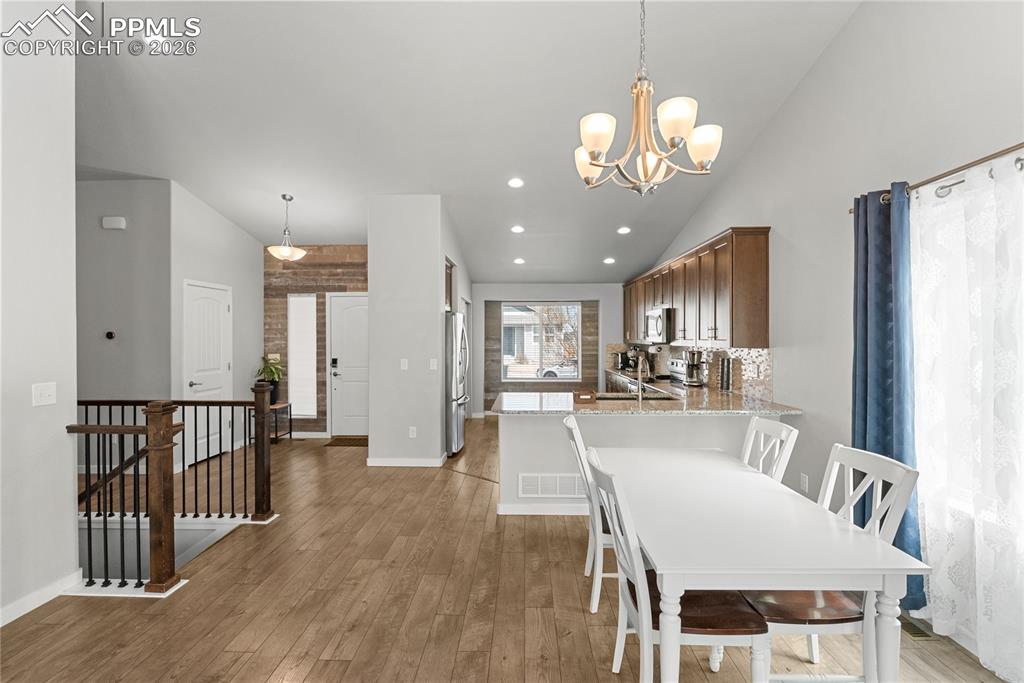 Image 8 of 33: Dining Area