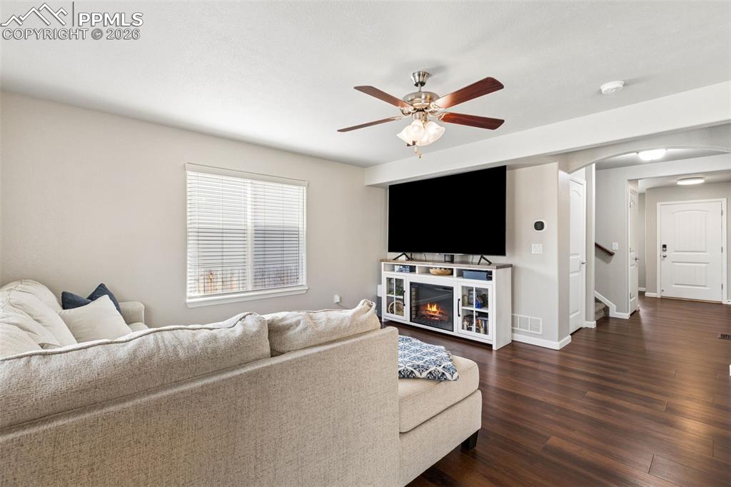 Image 14 of 36: Living Room