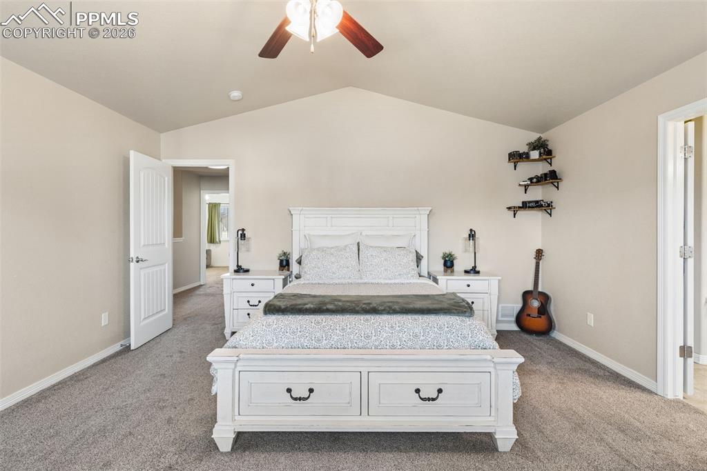 Image 17 of 36: Bedroom