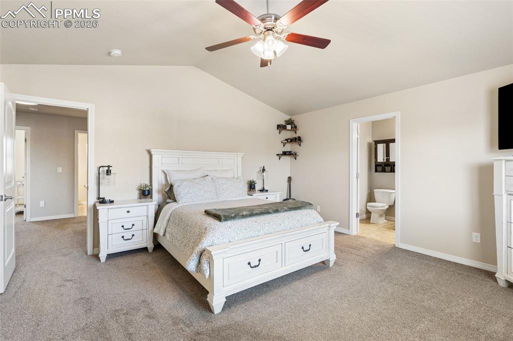 Image 18 of 36: Bedroom