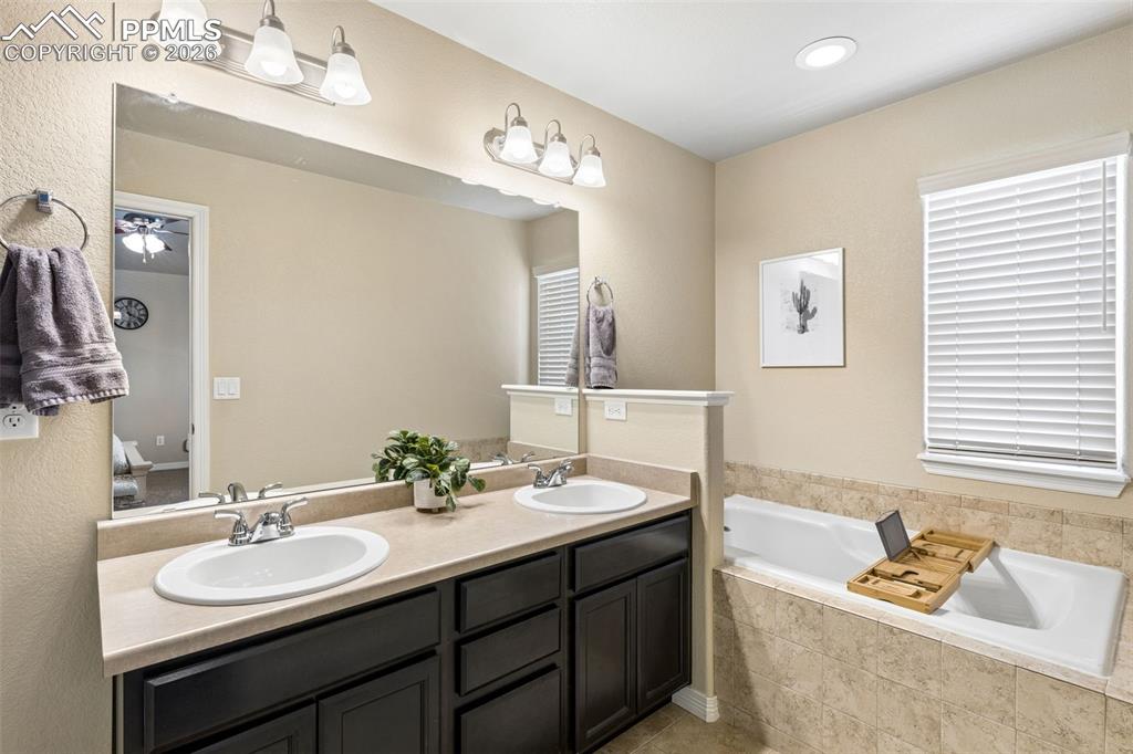 Image 20 of 36: Bathroom