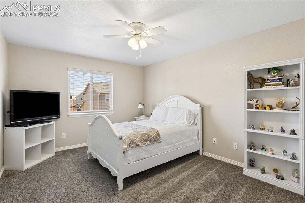 Image 23 of 36: Bedroom