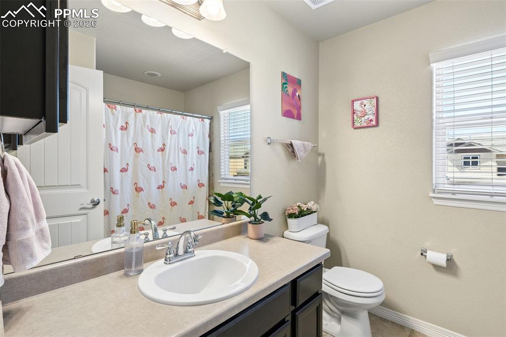 Image 25 of 36: Bathroom