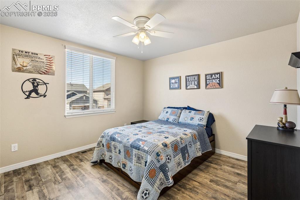 Image 26 of 36: Bedroom