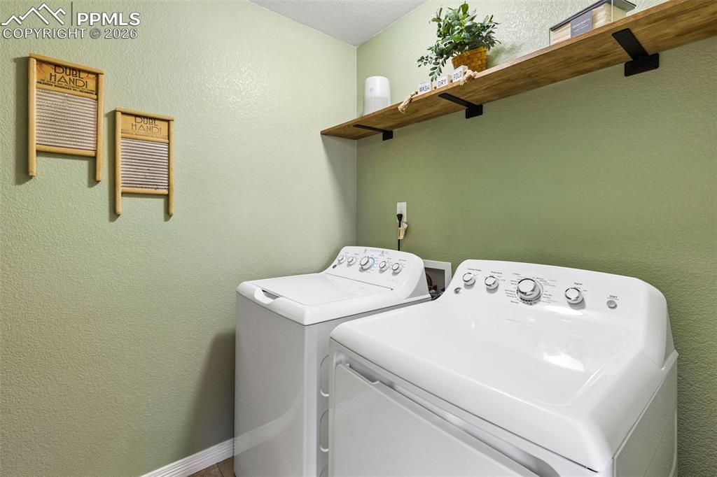 Image 27 of 36: Laundry