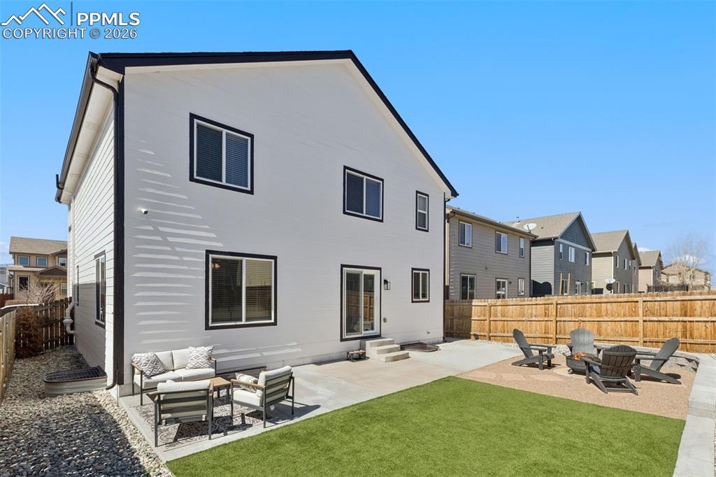 Image 32 of 36: Back of Structure