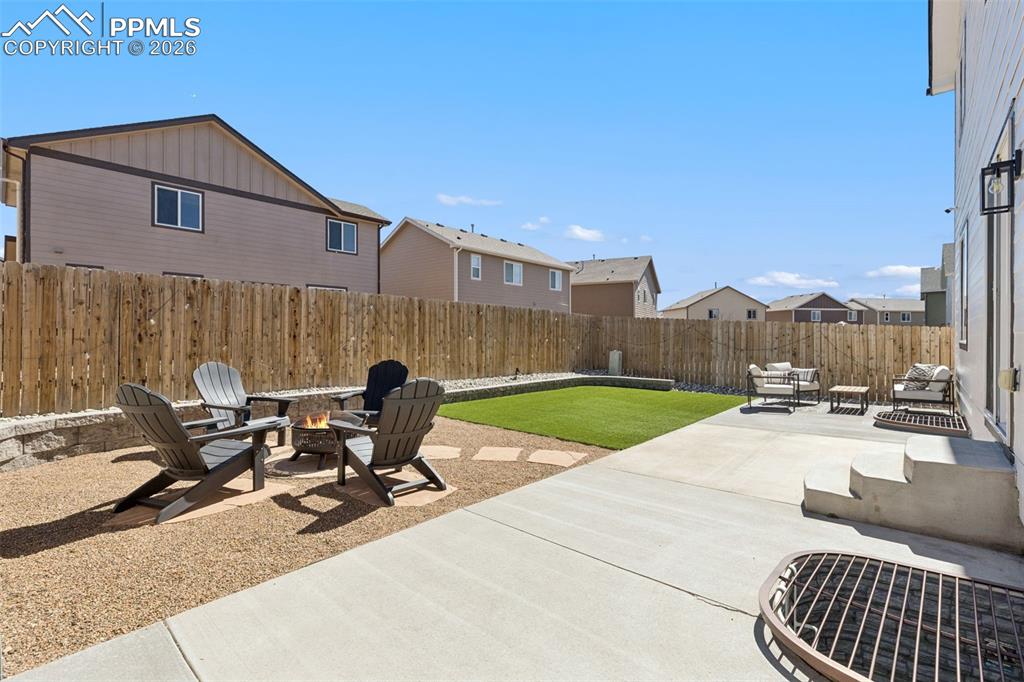 Image 34 of 36: Patio