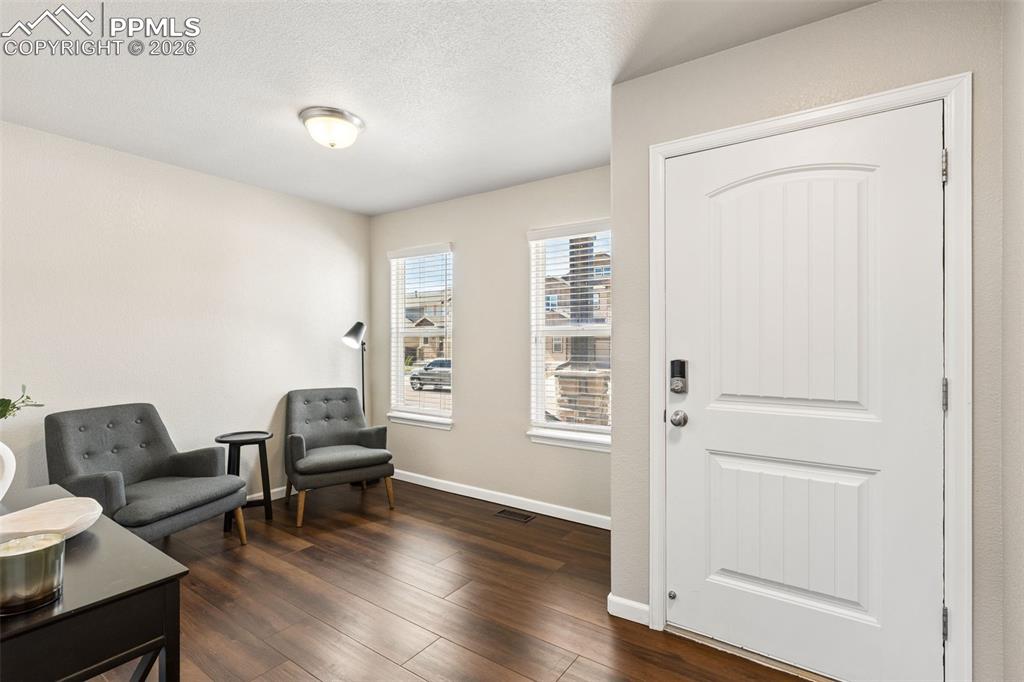 Image 4 of 36: Sitting Room