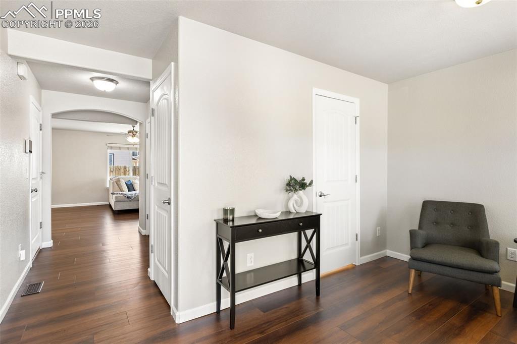 Image 5 of 36: Sitting Room