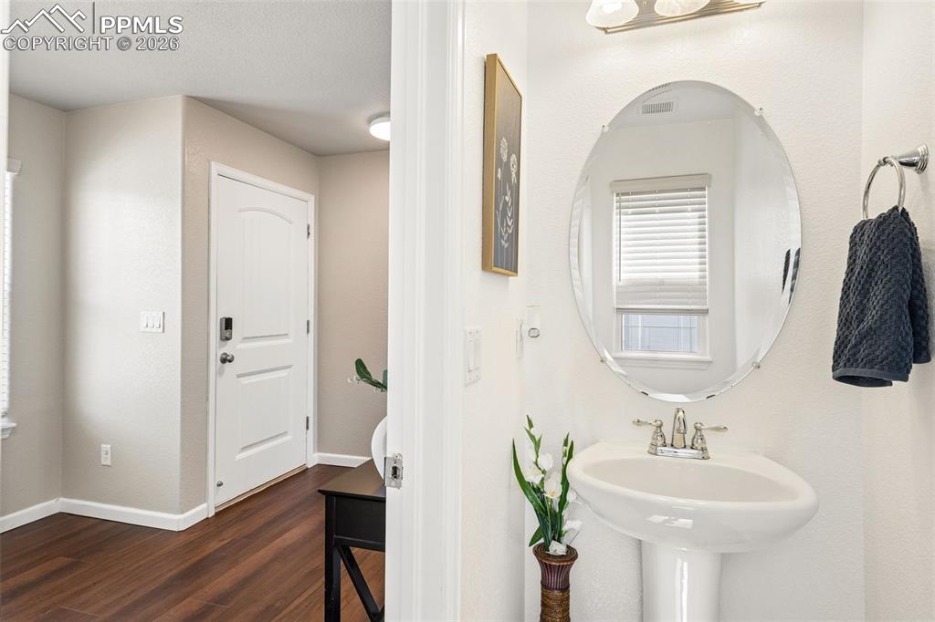 Image 7 of 36: Bathroom