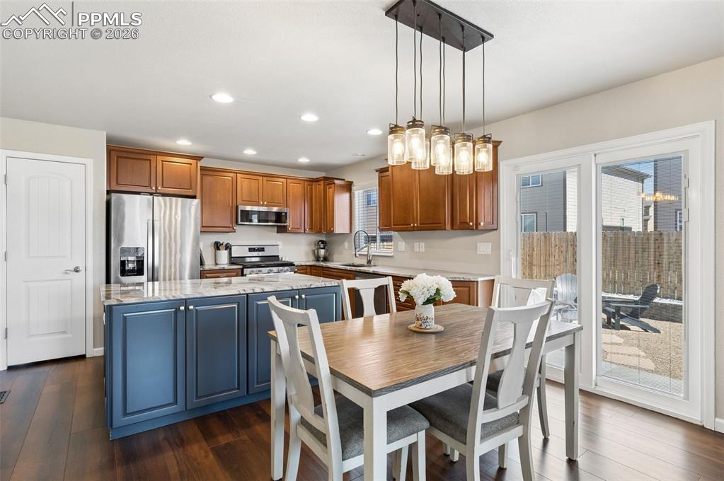 Image 8 of 36: Dining Area