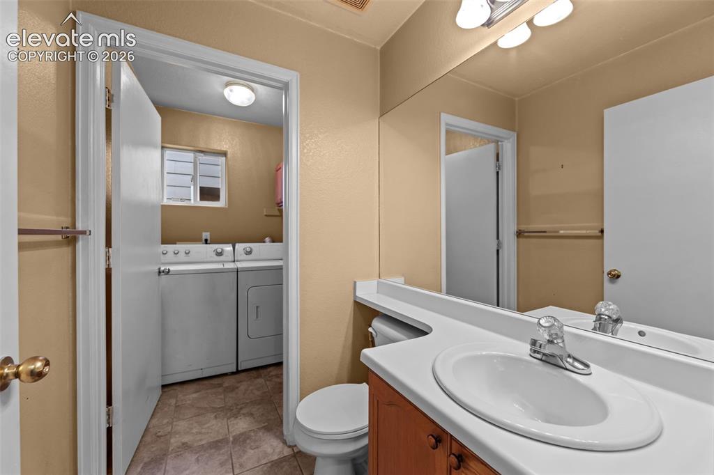 Image 13 of 40: Bathroom