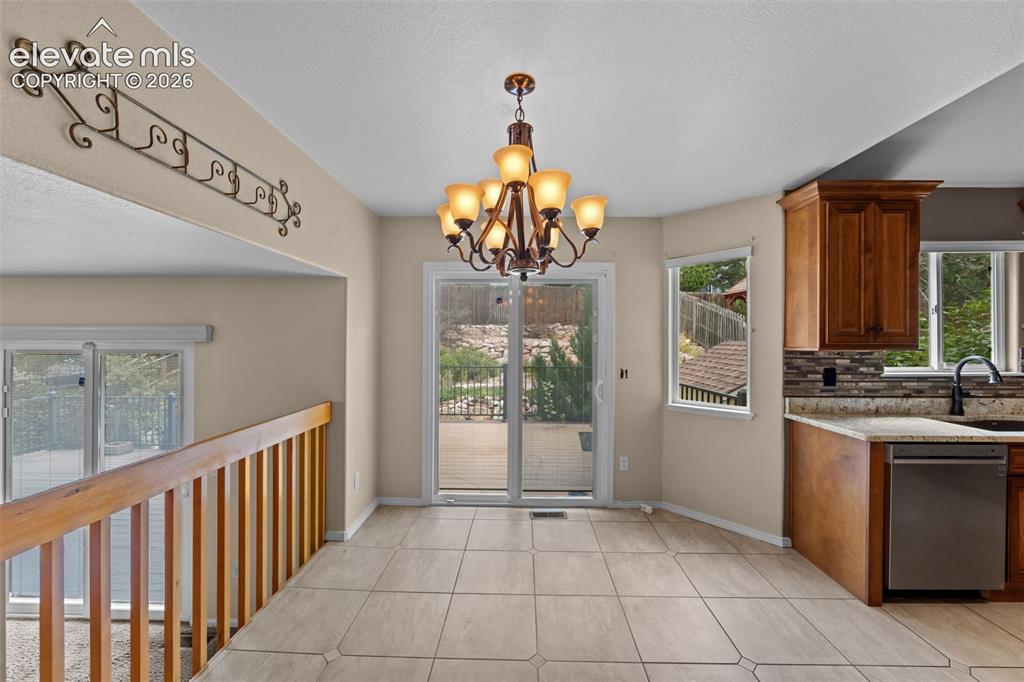 Image 7 of 40: Dining Area