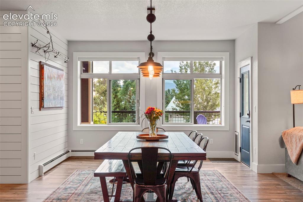 Image 13 of 46: Dining Area