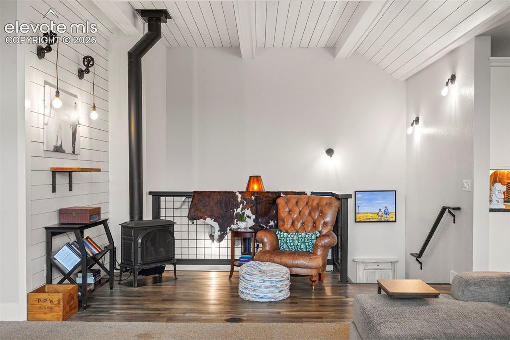 Image 17 of 46: Sitting Room