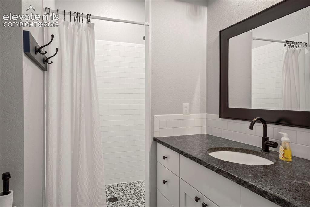 Image 26 of 46: Bathroom