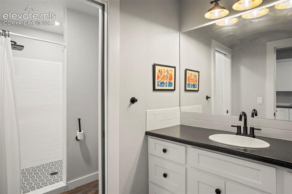 Image 31 of 46: Bathroom
