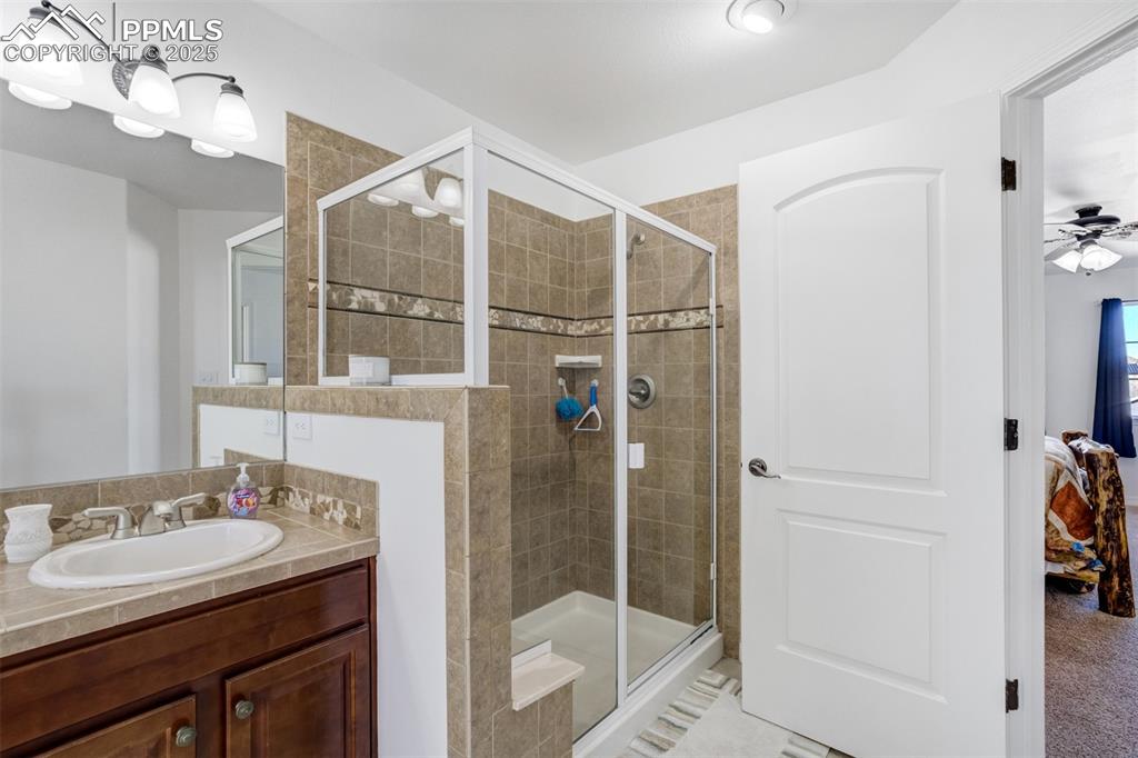 Image 22 of 50: Bathroom