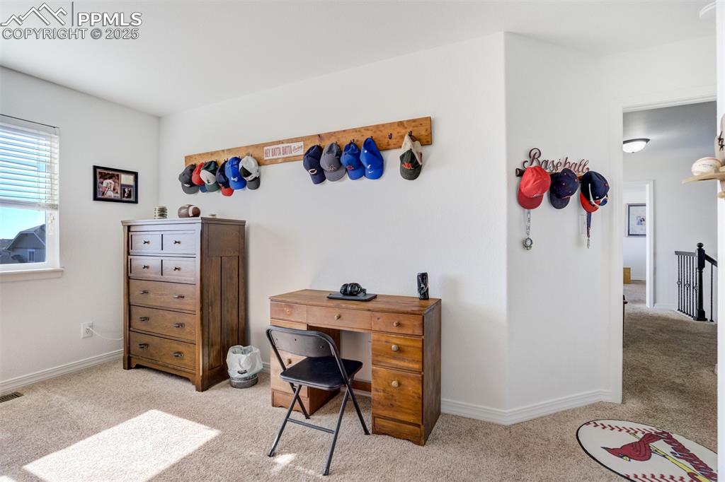 Image 28 of 50: Office