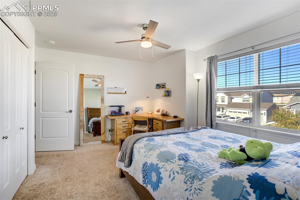 Image 34 of 50: Bedroom