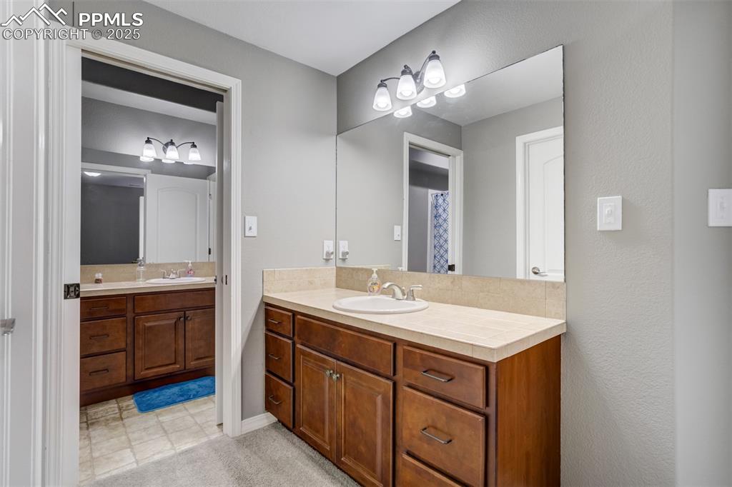 Image 39 of 50: Bathroom