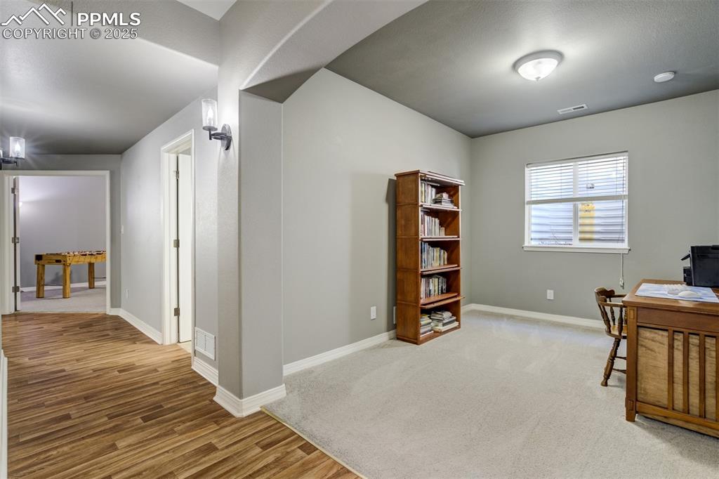 Image 41 of 50: Office